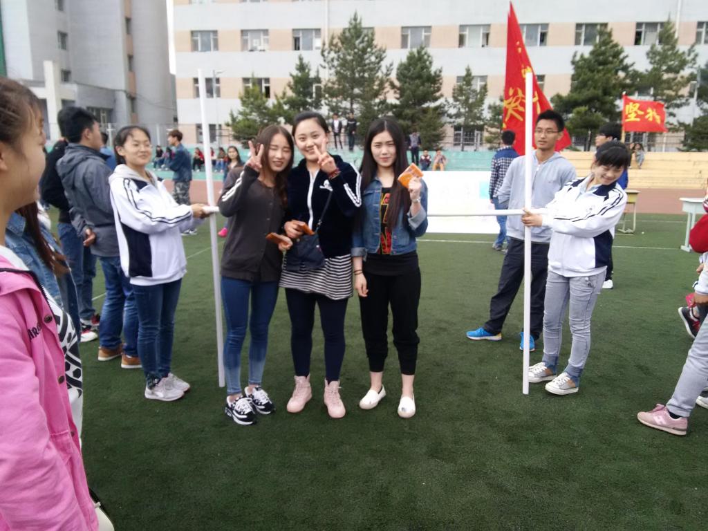 游戏获胜者合影留念(摄影:赵蕊)